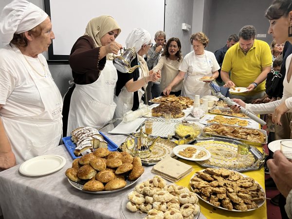 Tè Marocchino E Dolci Della Laguna Di Lesina